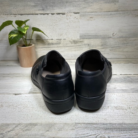 Clarks Collection Black Leather Slip On Shoes - Picture 5 of 7